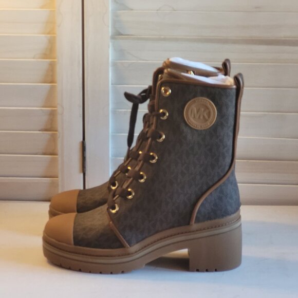 $139 NWT (8.5) MICHAEL KORS Signature Boot - Picture 7 of 8